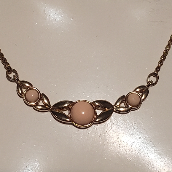 Avon Necklace Peach Beads Gold Tone 18" - Picture 1 of 5
